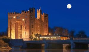 Bunratty Castle in Ireland is waiting for Chamber travelers.
