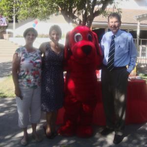 Clifford the Big Red Dog joined Mayor Bill Bogaard in celebrating 60 years of service by Hastings Ranch Nursery School.