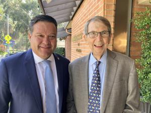 Mayor Victor Gordo with former Mayor Bill Bogaard at the Chamber Economic Summit
